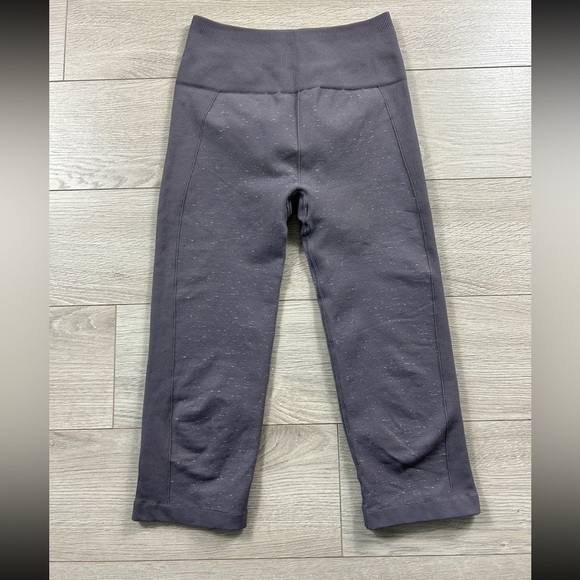 Lululemon Free To Flow Crop (17") Magnum / White - Picture 4 of 14